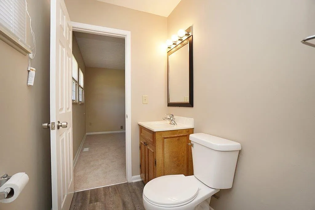 3 bed, 1.5 bath, 1308 sqft, $2,095 — Photo 4