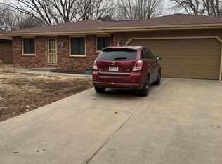 5600 Coyote Cir, Lincoln, NE 68516