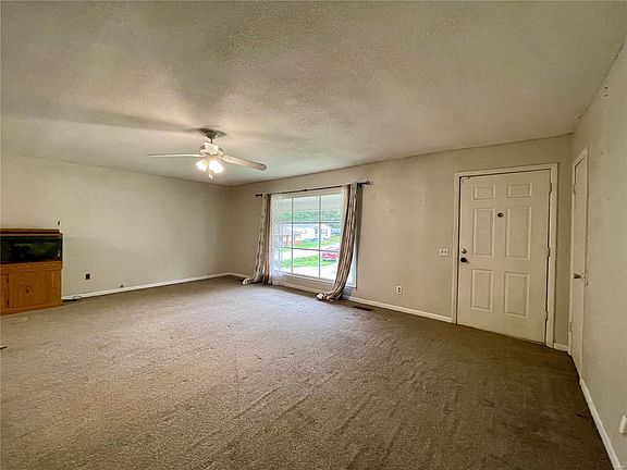 5th image of 950 Hickory St