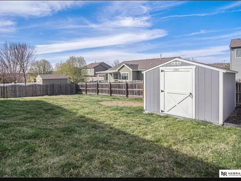 1104 Valleyview Dr — Photo 14