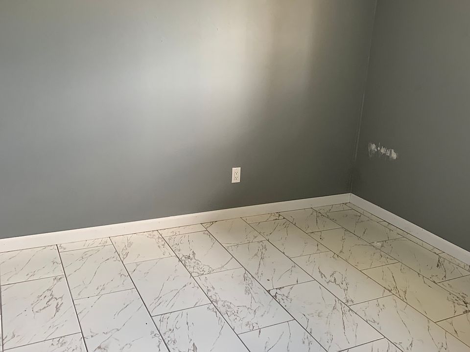 1st image of 5082 Locke Ln