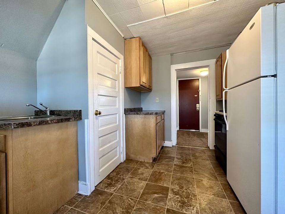 2nd image of 812 7th Ave S