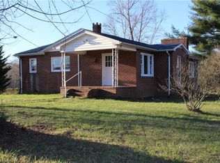 3186 Asbury Rd, Mount Airy, NC 27030
