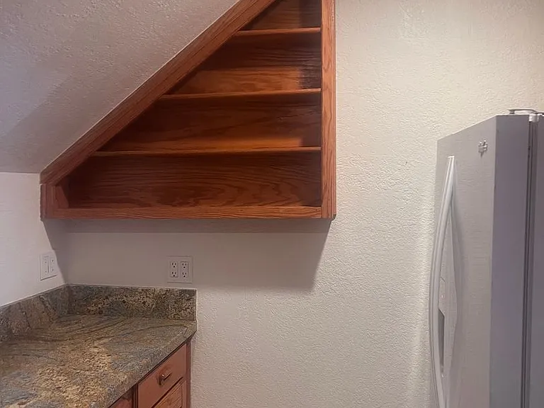 870 Palm Cir — Photo 4