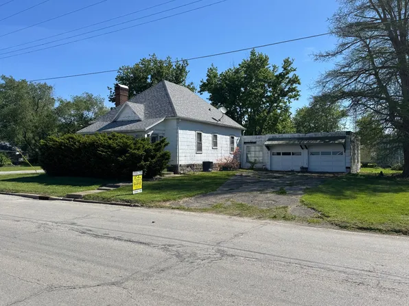 801 S Range St, Oblong, IL 62449
