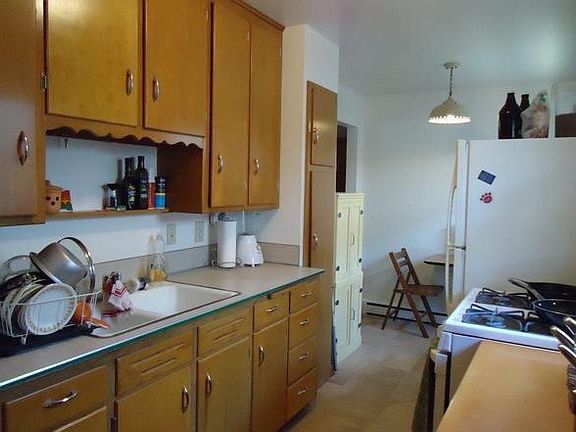 4th image of 305 N Marquette St #305