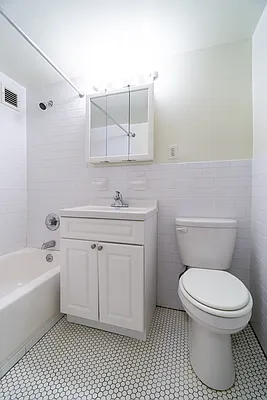 Rented by City Connections Realty | media 15