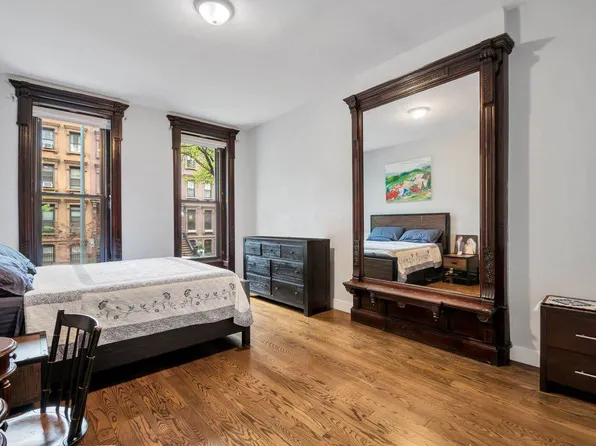 221 Jefferson Avenue image 1 of 14