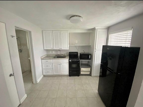 3rd image of 91 Live Oak Ave #2