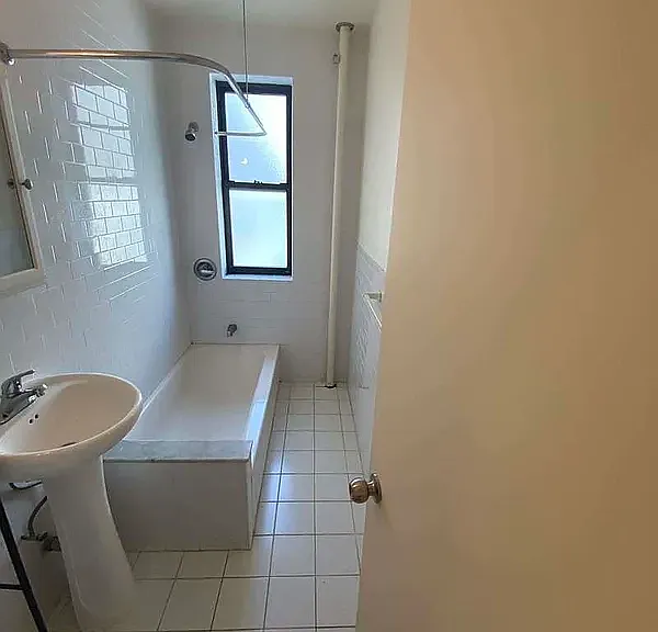 562 W 189th St #4 — Photo 6