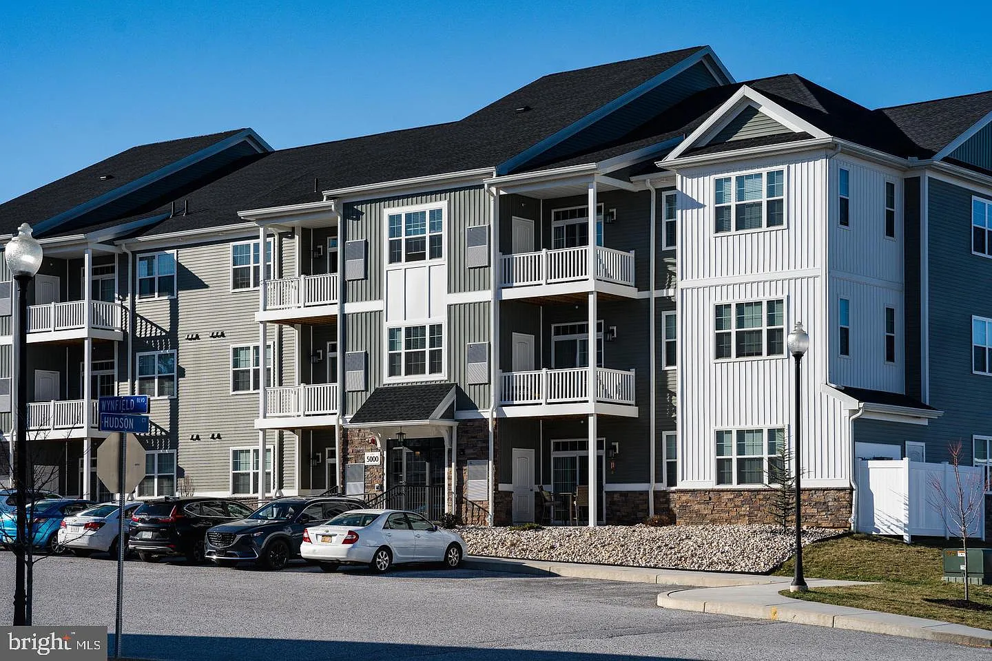 2 bed, 2.0 bath, 1177 sqft, $1,840 — Photo 1