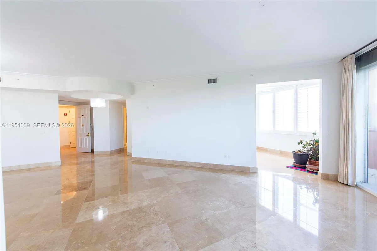Building Photo - 626 Coral Way #604
