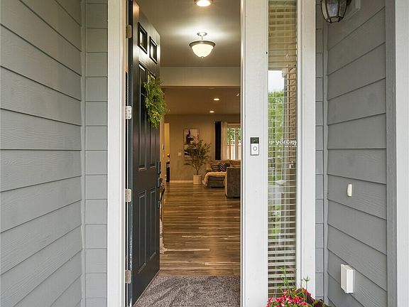 2nd image of 18622 139th Street E