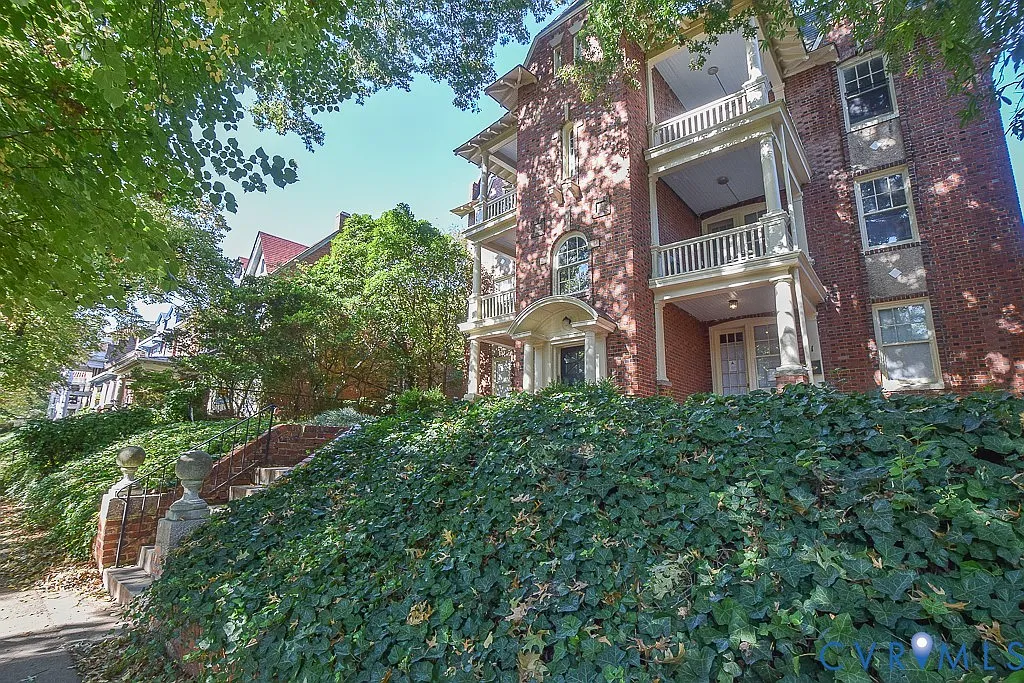 2 bed, 1.0 bath, 750 sqft, $1,800 — Photo 2