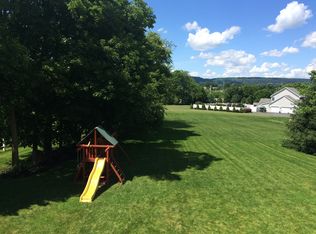 2 Clairburn Dr, Mechanicsburg, PA 17050