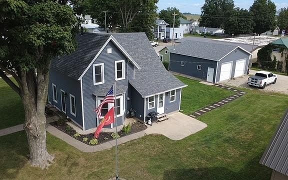 2nd image of 214 Maple St N