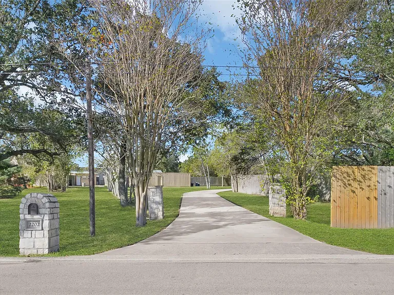 2202 Koster Rd — Photo 3
