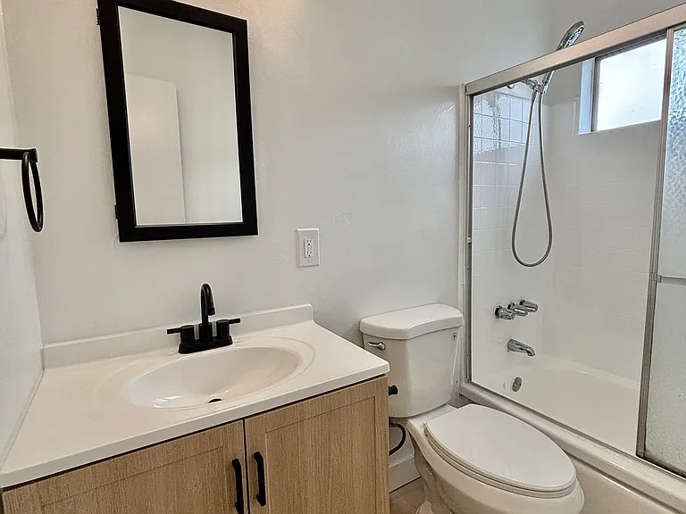 2126 W 182nd St #1 — Photo 10