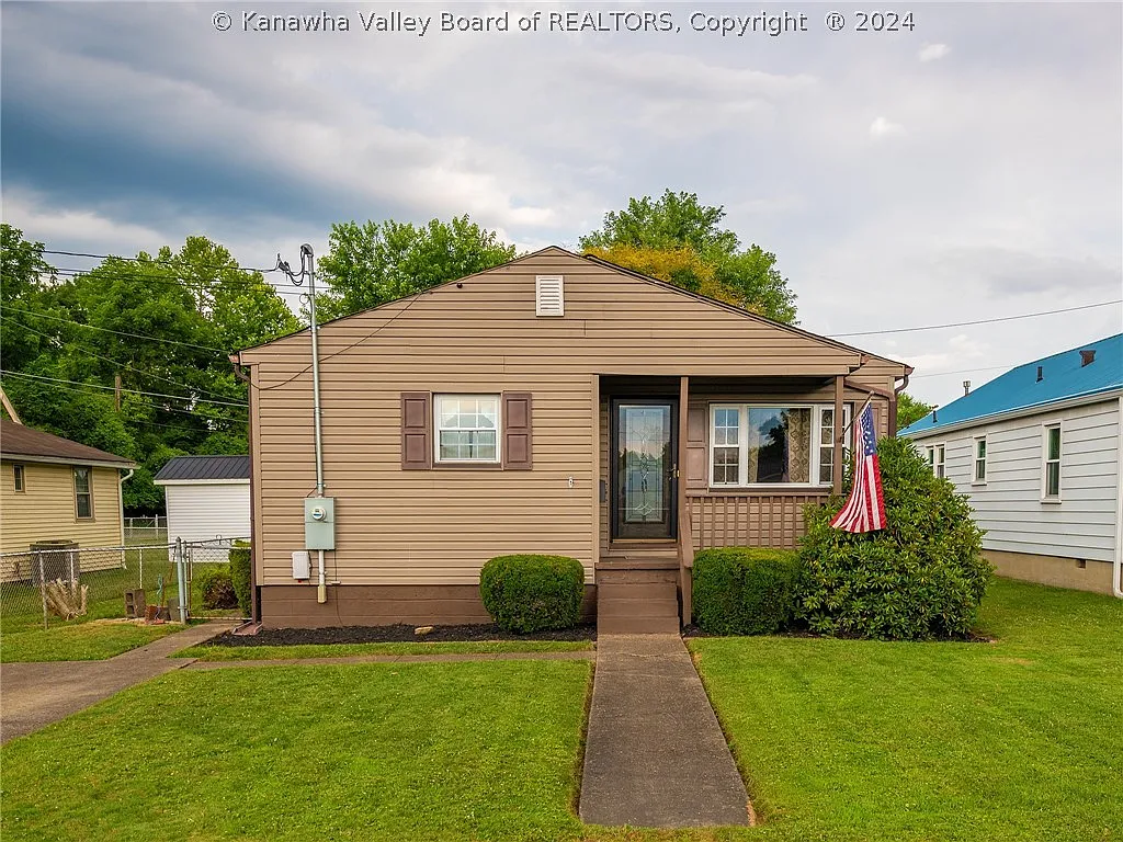 241 Custer St photo 1