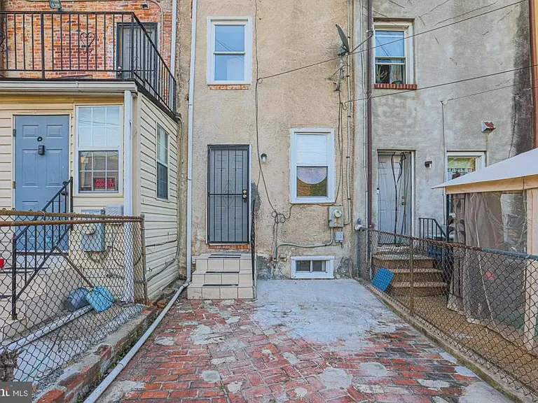 10 S Carey St — Photo 33