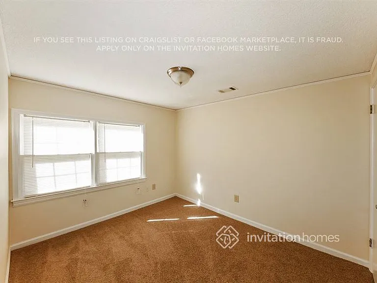 323 Princess Ave — Photo 14