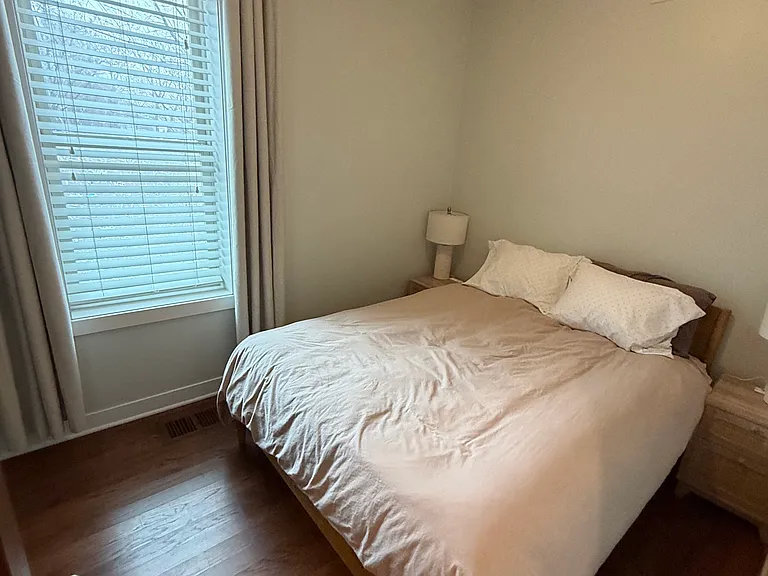 2030 W Churchill St #3R — Photo 11