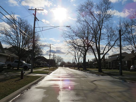 4th image of 23287 Clairwood St