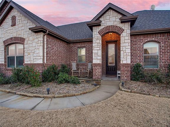 5th image of 2720 Laurel Oaks