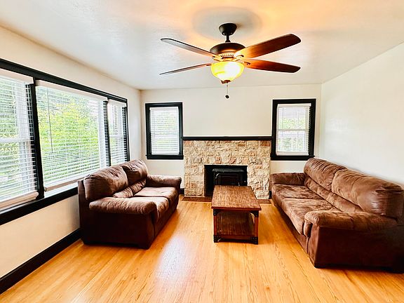 4th image of 2520 Lakeview Dr NW