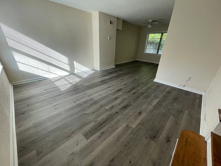 1623 Valley Ave — Photo 1