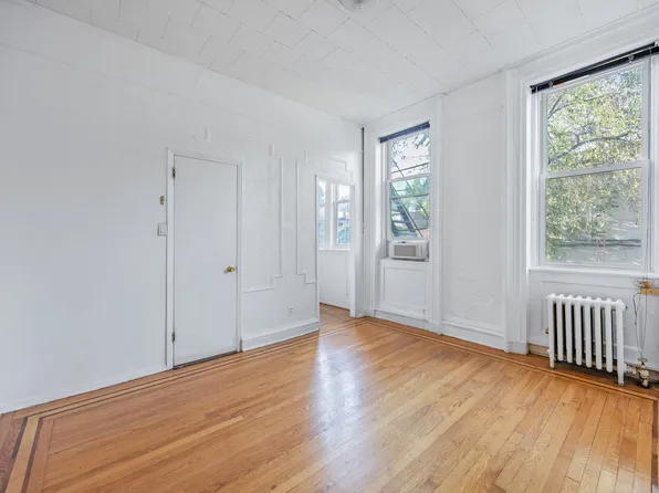 411 Union Street image 7 of 20