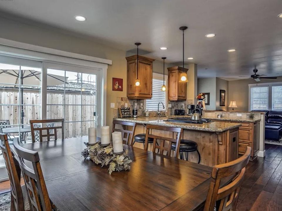 Outdoor BBQ & Spa just off the dining room.