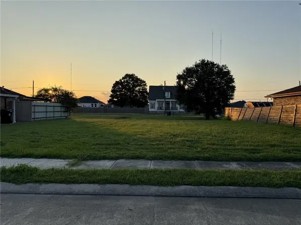 3708 Gallo Dr, Chalmette, LA 70043