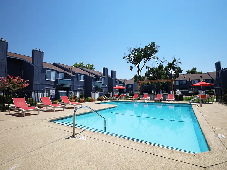 Sierra Ridge Apartments — Photo 12