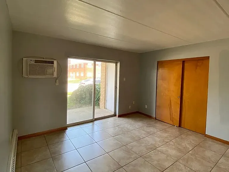 18305 Exchange Ave #11 — Photo 3