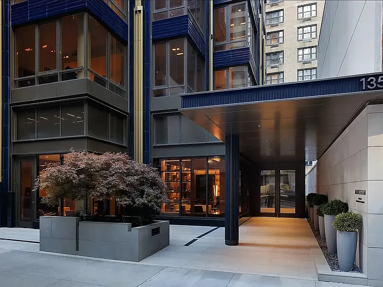 135 E 47th St #5G — Photo 13