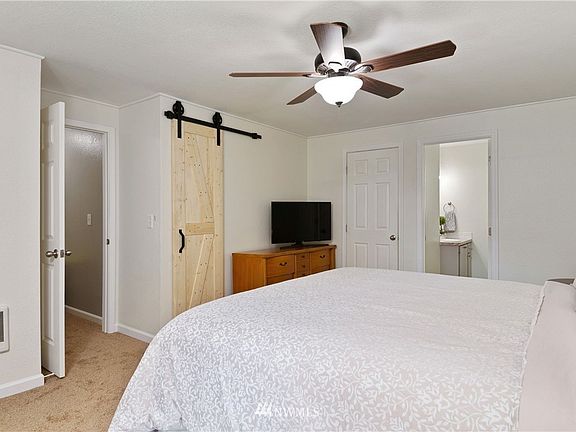3rd image of 13911 101st Avenue Ct NW