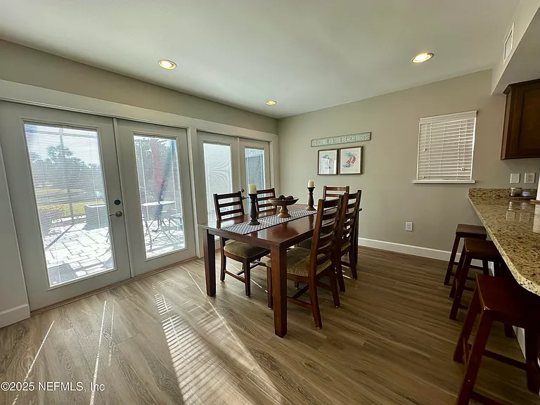 9942 Sawgrass Dr E — Photo 10
