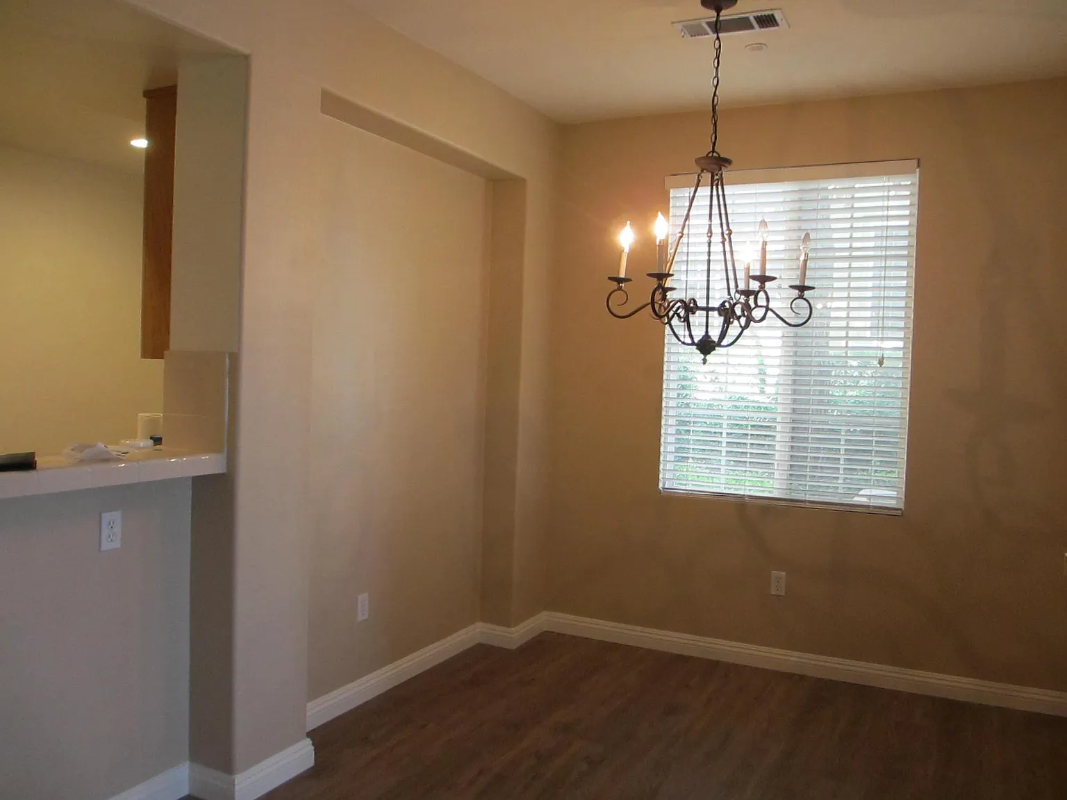 3 bed, 2.5 bath, 1627 sqft, $4,500 — Photo 4