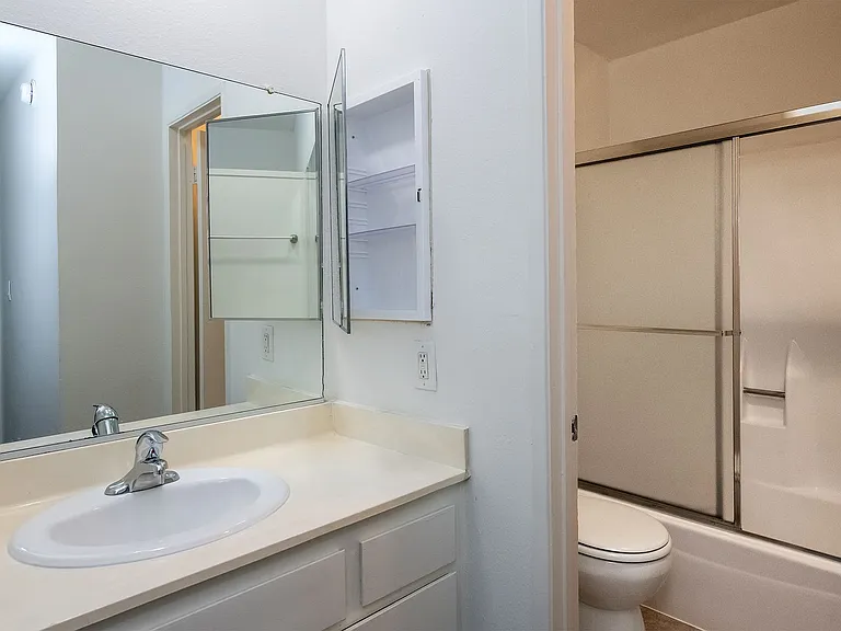 5851 Hazeltine Ave. — Photo 26