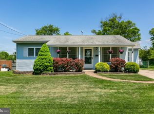 8 Farndale Rd, Somerdale, NJ 08083