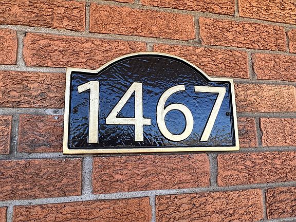 3rd image of 1467 Memorial Dr