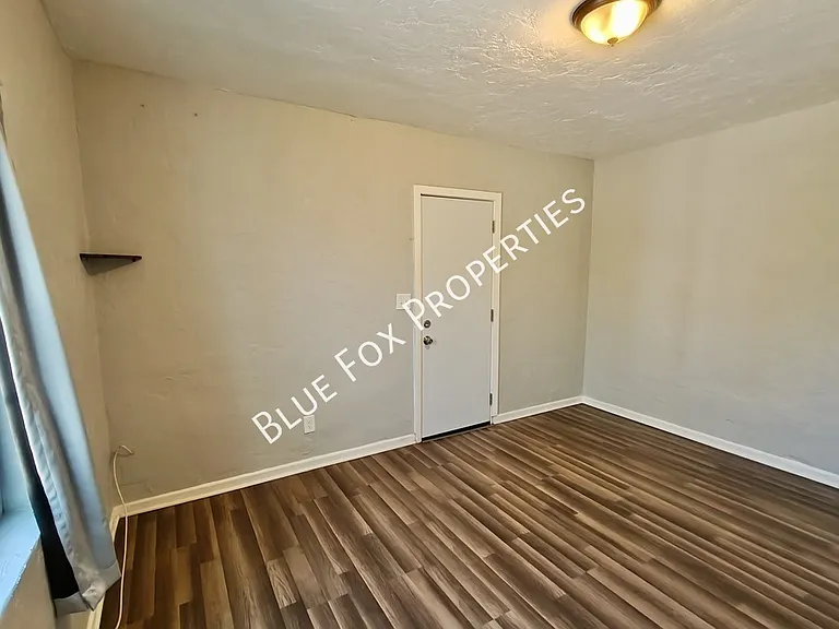 4124 E 1st St — Photo 16