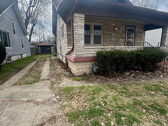 2nd image of 1310 Earl Ave