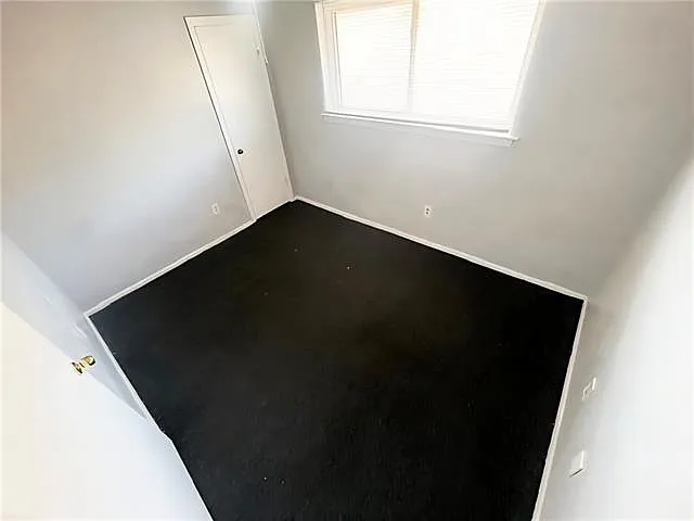 3 bed, 2.0 bath, 1100 sqft, $1,050 — Photo 2