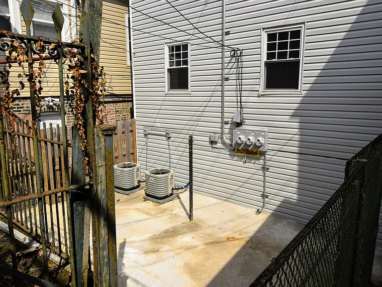 1828 N Bissell St #2 — Photo 17
