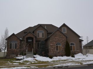1004 S Suncrest Cir, Kaysville, UT 84037