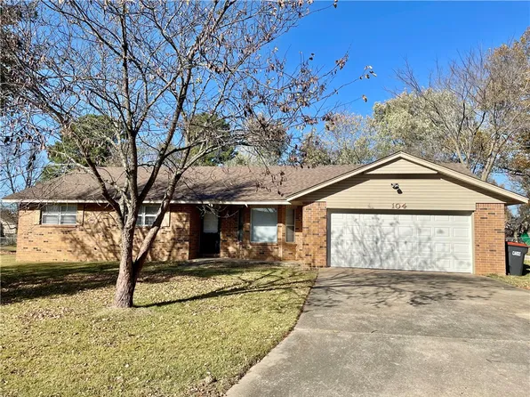 104 Annie Laurie Ave, Springdale, AR 72764