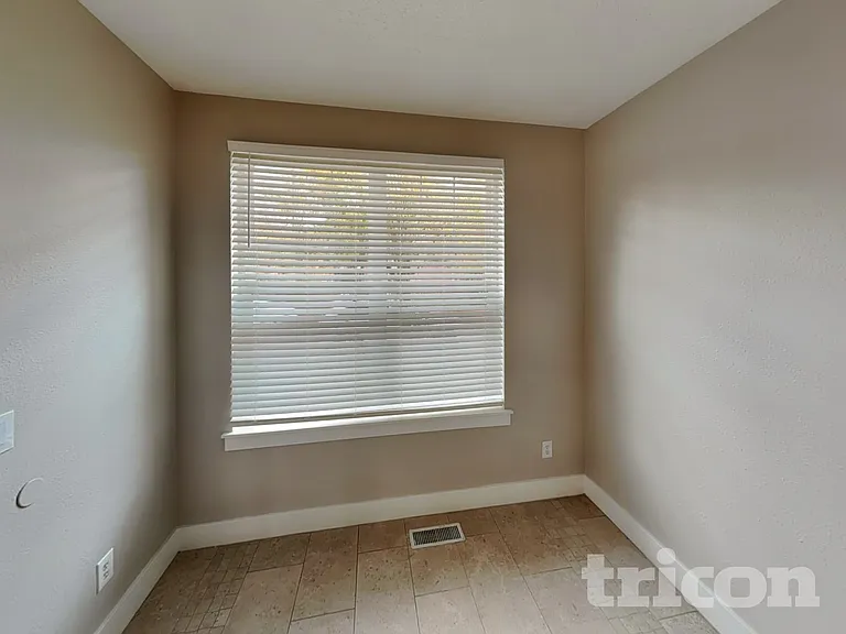 6007 NE 60th Ave — Photo 15