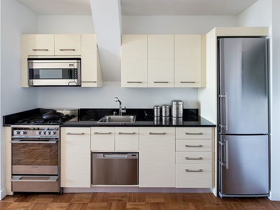 3rd image of 20 Exchange Pl APT 2905